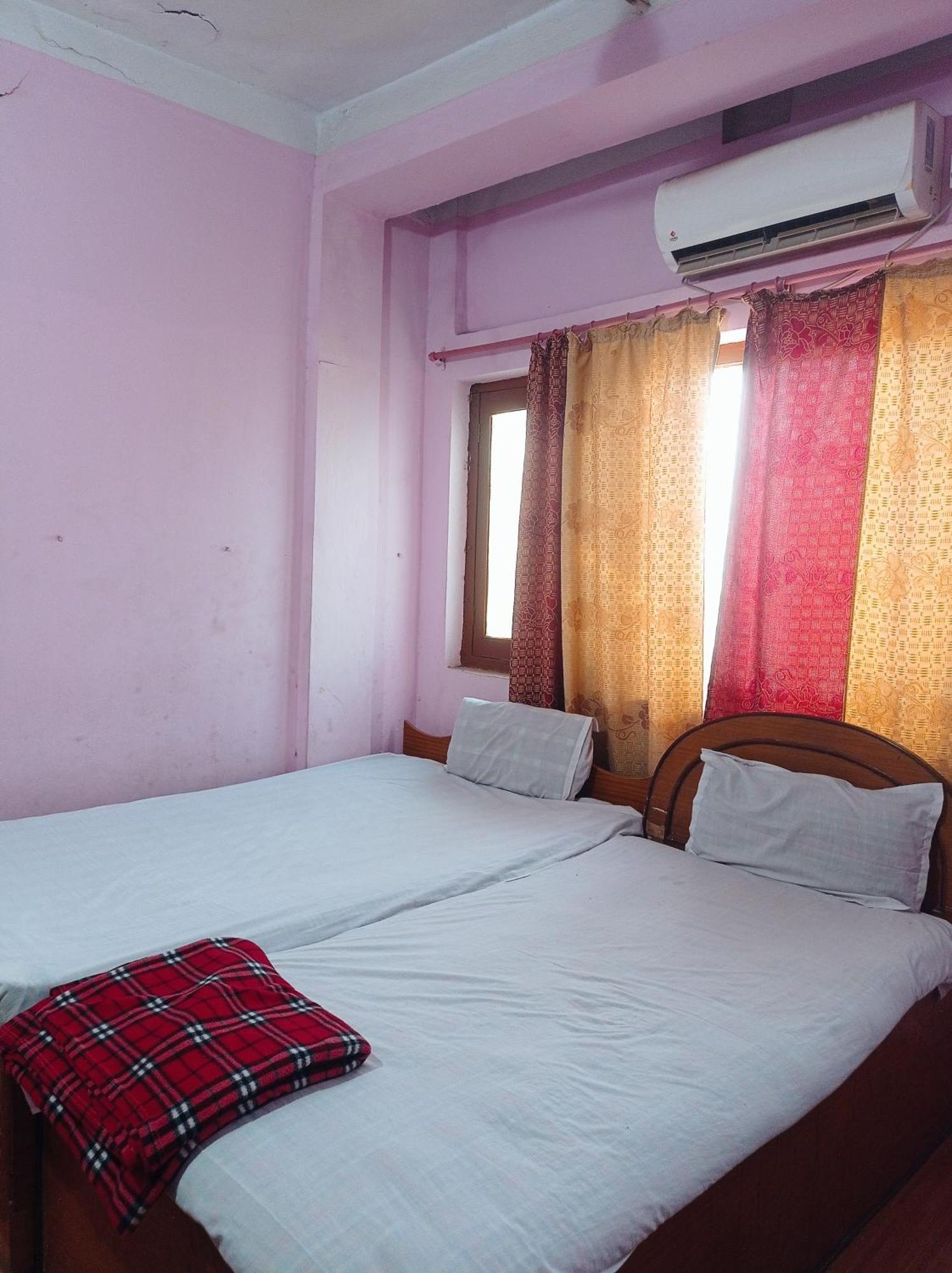 Darshan Namaste Hotel & Lodge Bhairāhawā Esterno foto